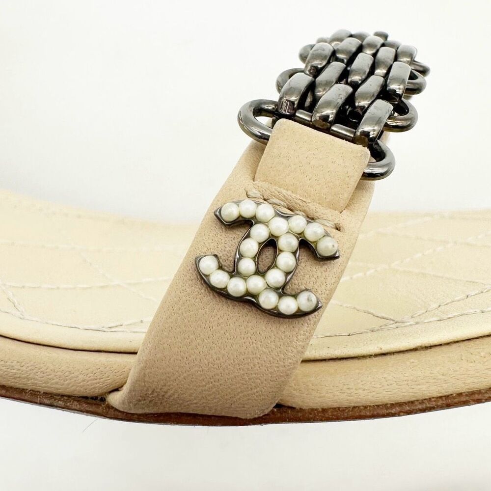 CHANEL Beige Chain Ankle Strap Heels Size 38 Interlocking Pearl CC Logo Sandals - Picture 8 of 13
